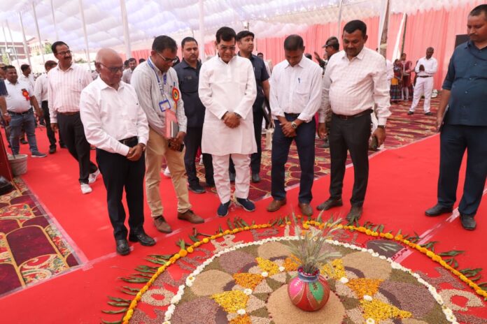 Minister AK Sharma: Urban Development and Energy Minister AK Sharma inaugurated the NIST Kisan Mela 2026 in Mau and gave a message to the farmers to adopt scientific farming.