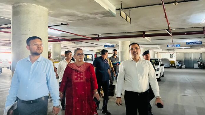 Multilevel parking: Lucknow Mayor Sushma Kharwal conducts surprise inspection at Hazratganj Multilevel Parking