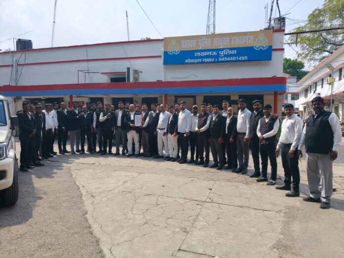 Advocates: Lawyers gather at Hazratganj police station