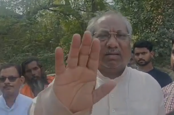 Lucknow news: Uttar Pradesh government cabinet minister Sanjay Nishad refused to answer. Lucknow news: Uttar Pradesh government cabinet minister Sanjay Nishad refused to answer.