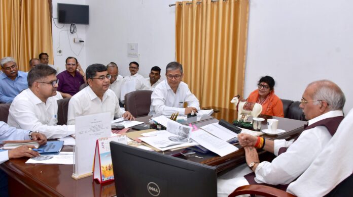 Biogas: Mandatory reserve stock of minimum 10 quintals of straw in every cowshed of the state.