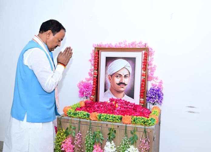 Amar Shaheed Mangal Pandey: The sacrifice of Amar Shaheed Mangal Pandey is an indelible symbol of patriotism and courage.
