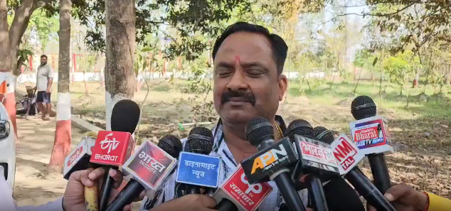 Maharajganj News: Controversy escalates in Maharajganj over the removal of a Panchayat officer
