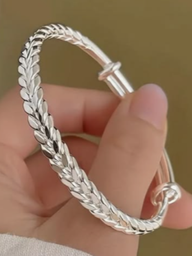 A Low-Budget Silver Bracelet as a Wedding Anniversary Gift for Your Wife