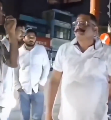 IPS NEWS: Young man posing as an IPS officer in Noida; refused to pay ₹40 for butter. IPS NEWS: Young man posing as an IPS officer in Noida; refused to pay ₹40 for butter.