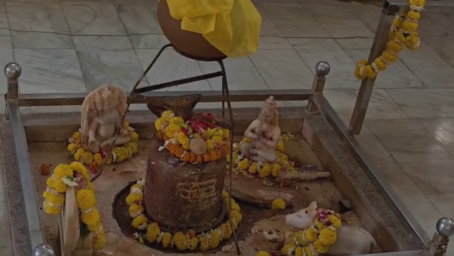 Chandreshwar Mahadev Temple: The condition of Chandreshwar Mahadev Temple is bad, questions are being raised due to dirty water in the premises.