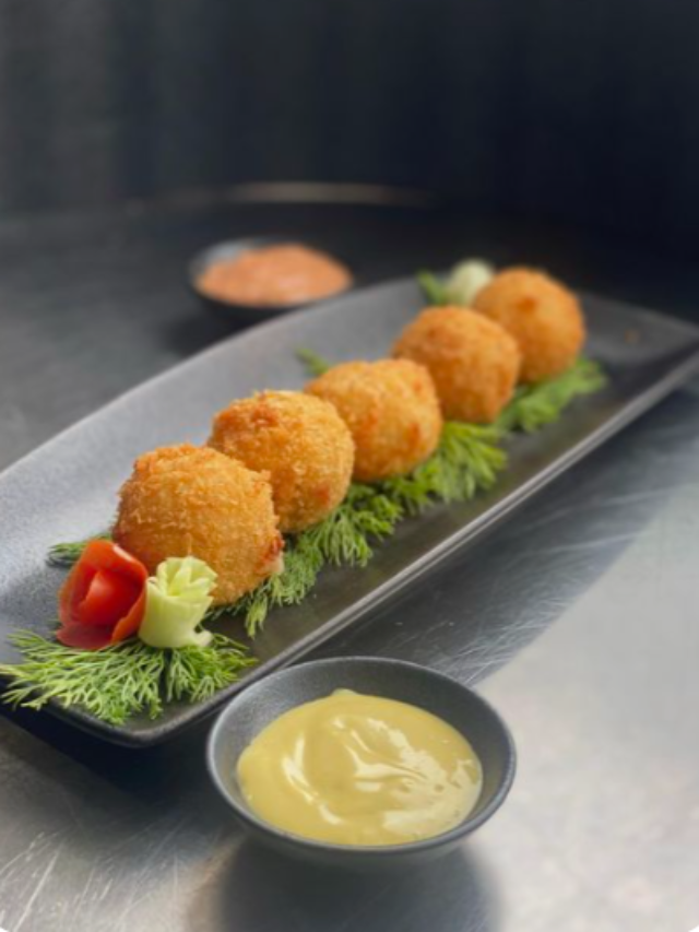Make crispy sago sabudana balls that taste like cheese balls for your Sawan fast—check out the recipe.
