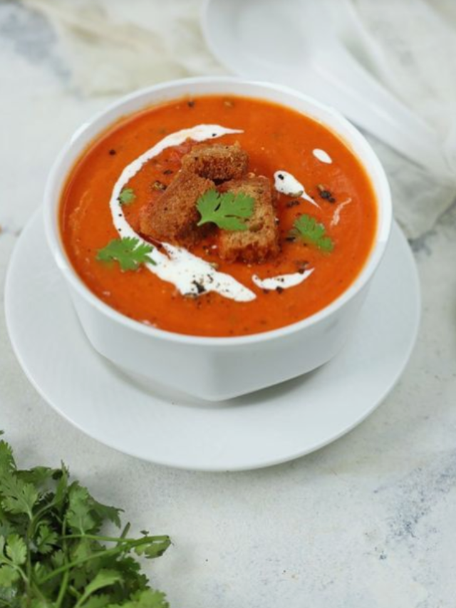 Warm yourself up this monsoon with these 5 healthy soups.