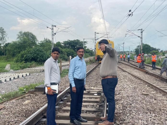 Track Alignment: Inspection of the ongoing track alignment work at Safedabad Yard by Divisional Railway Manager Shri Sunil Kumar Verma. Track Alignment: Inspection of the ongoing track alignment work at Safedabad Yard by Divisional Railway Manager Shri Sunil Kumar Verma.